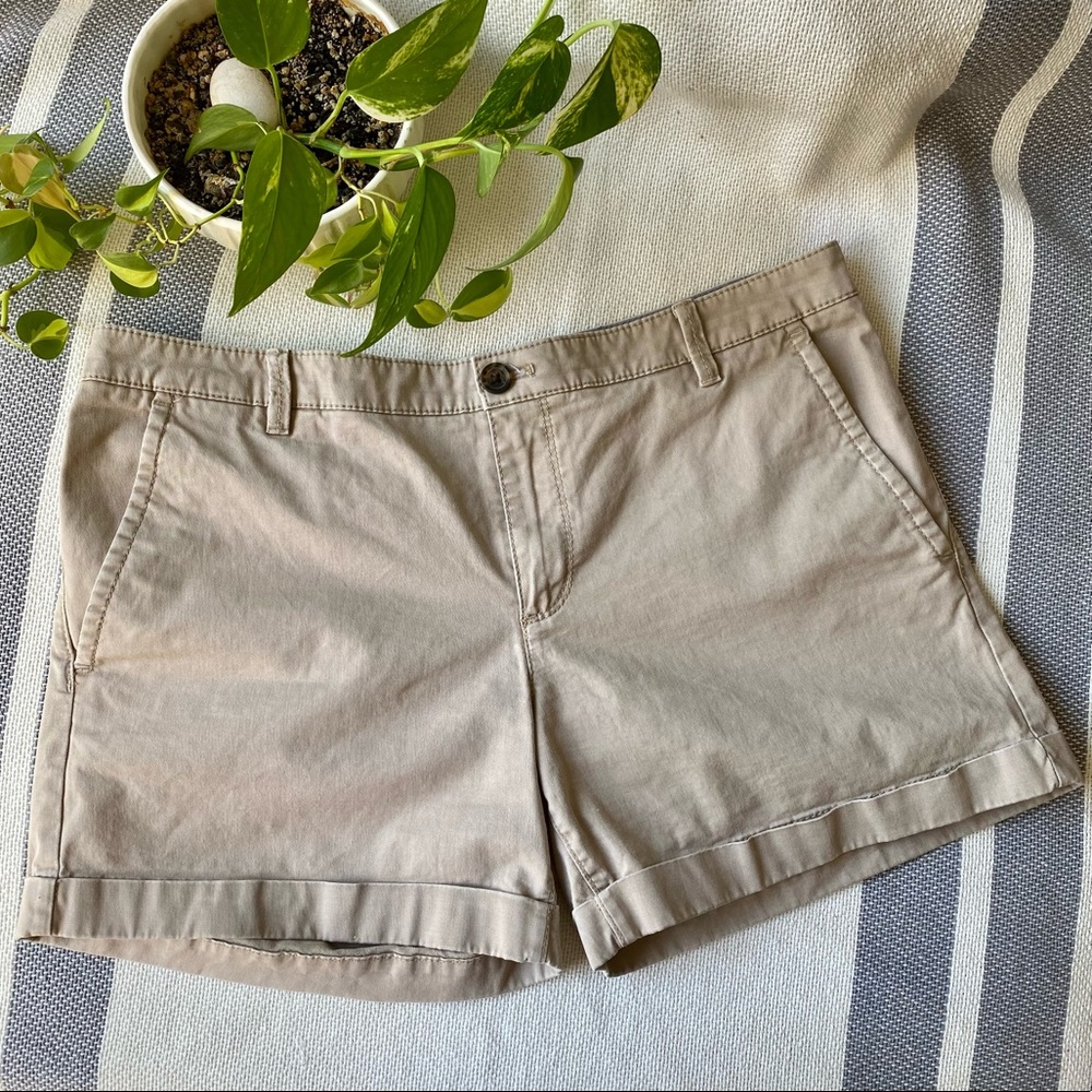 Banana Republic City Chino Khaki Shorts